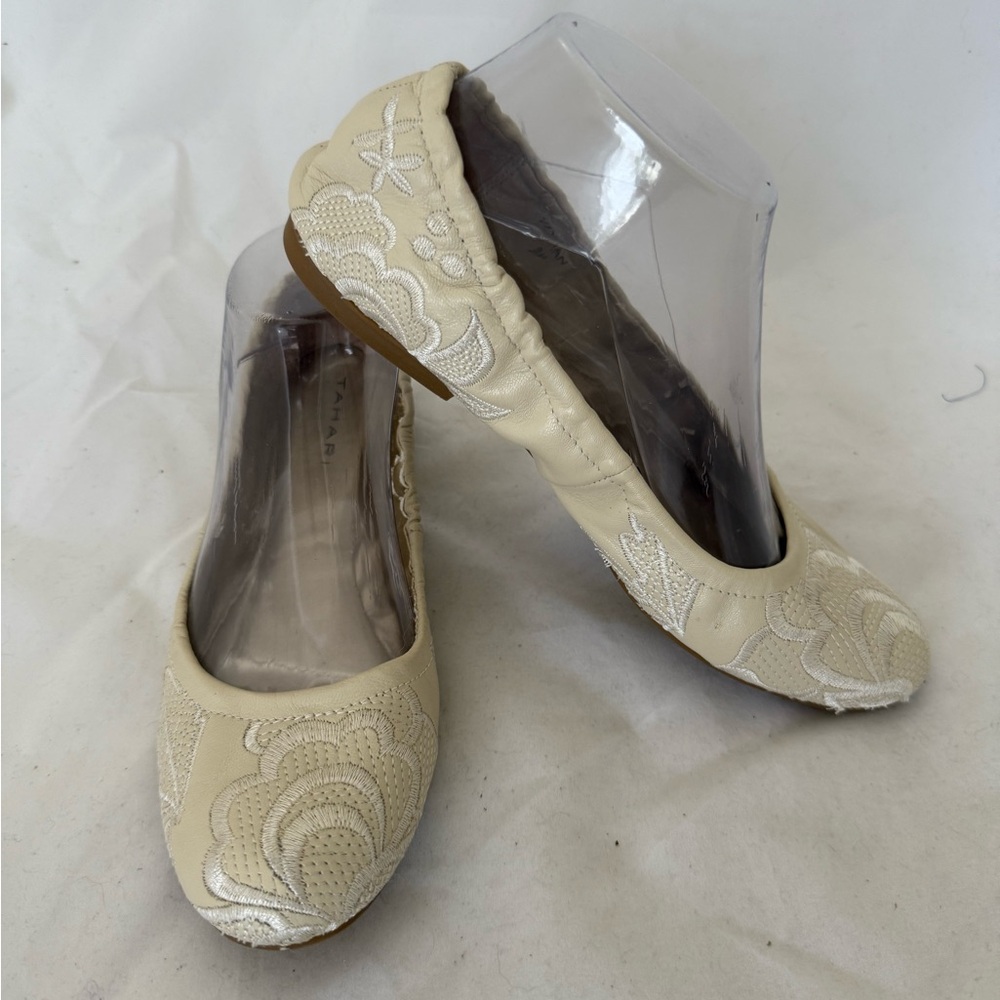 Tahari Women's Ballet Flats Size 8 Cream Leather Vivian Embroidered